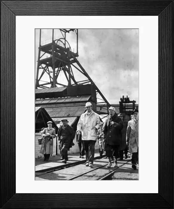 Framed Print : Prince Philip, Duke of Edinburgh visits the Mosley Common Colliery, Lancashire Framed Print : Prince Philip, Duke of Edinburgh visits the Mosley Common Colliery, Lancashire