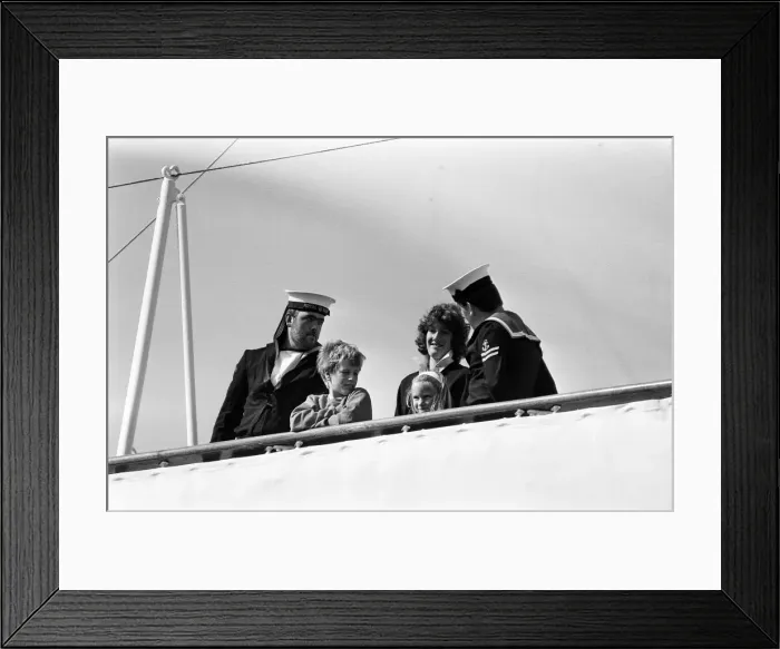 Framed Print : The Queen visits Port Sunlight as part of its 100th birthday celebrations Framed Print : The Queen visits Port Sunlight as part of its 100th birthday celebrations