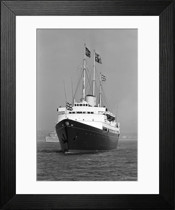 Framed Print : The Queen visits Port Sunlight as part of its 100th birthday celebrations Framed Print : The Queen visits Port Sunlight as part of its 100th birthday celebrations