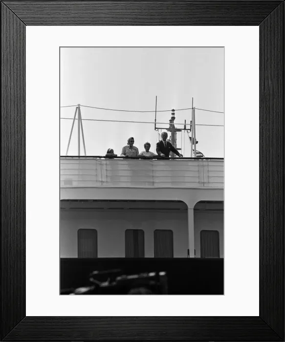 Framed Print : The Queen visits Port Sunlight as part of its 100th birthday celebrations