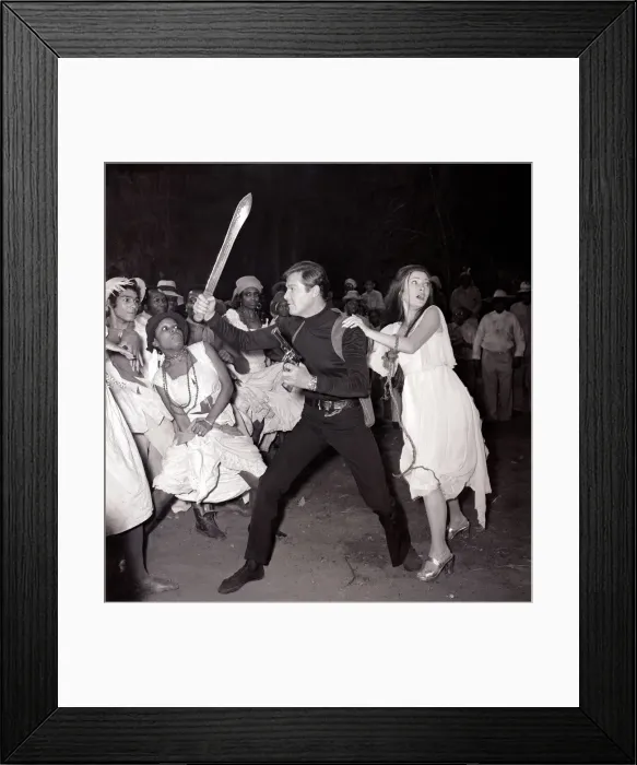 Framed Print : Roger Moore and Jane Seymour on the set of Live and let Die at Pinewood film studios 1973