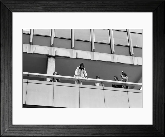 Framed Print : David Cassidy at Thames TV. The pavement outside the studio was crowded with his fans Framed Print : David Cassidy at Thames TV. The pavement outside the studio was crowded with his fans