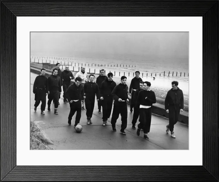 Framed Print : Liverpool football team out training on the promenade near Blackpool as they prepare for Framed Print : Liverpool football team out training on the promenade near Blackpool as they prepare for