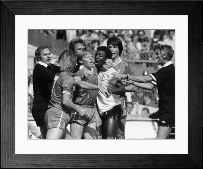 Framed Print : FA Charity Shield match at Wembley Stadium. Liverpool 1 v Tottenham Hotspur 0