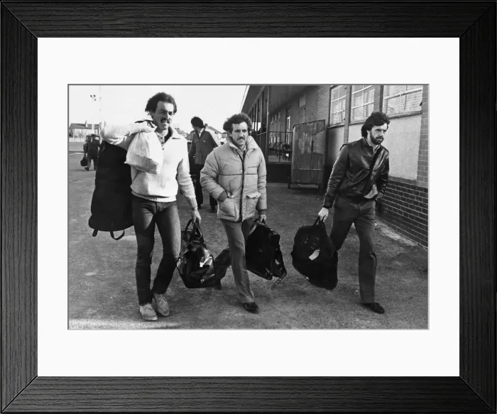 Framed Print : Liverpool footballers Bruce Grobbelaar, Alan Kennedy and Mark Lawrenson set off for Framed Print : Liverpool footballers Bruce Grobbelaar, Alan Kennedy and Mark Lawrenson set off for