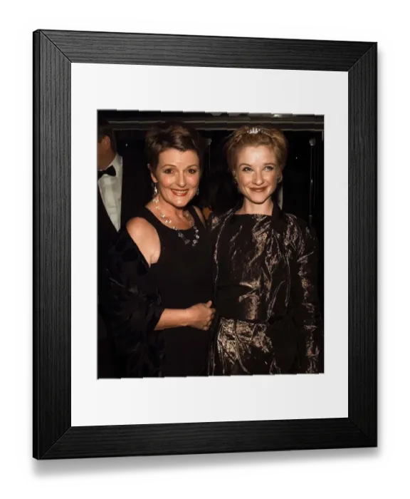 Framed Print : Brenda Blethyn and Jane Horrock November 1998 arriving at the Odeon Leicester Framed Print : Brenda Blethyn and Jane Horrock November 1998 arriving at the Odeon Leicester