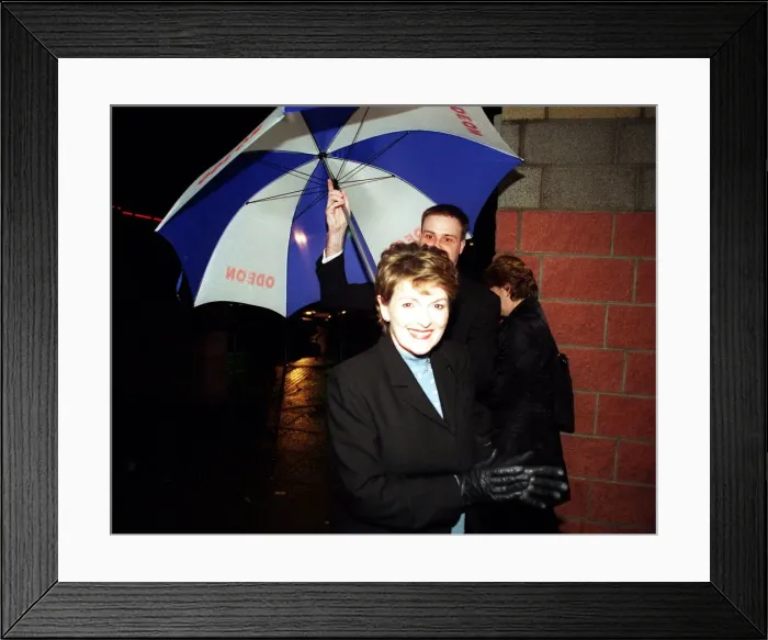 Framed Print : ACTRESS BRENDA BLETHYN JANUARY 1999 arriving at the premiere of the film Little