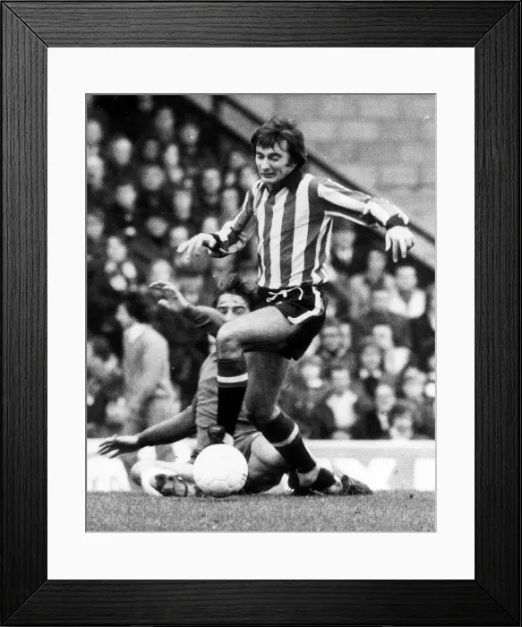 Framed Print : Chelsea v Stoke City October 1974 Alan Hudson of Stoke in action Framed Print : Chelsea v Stoke City October 1974 Alan Hudson of Stoke in action