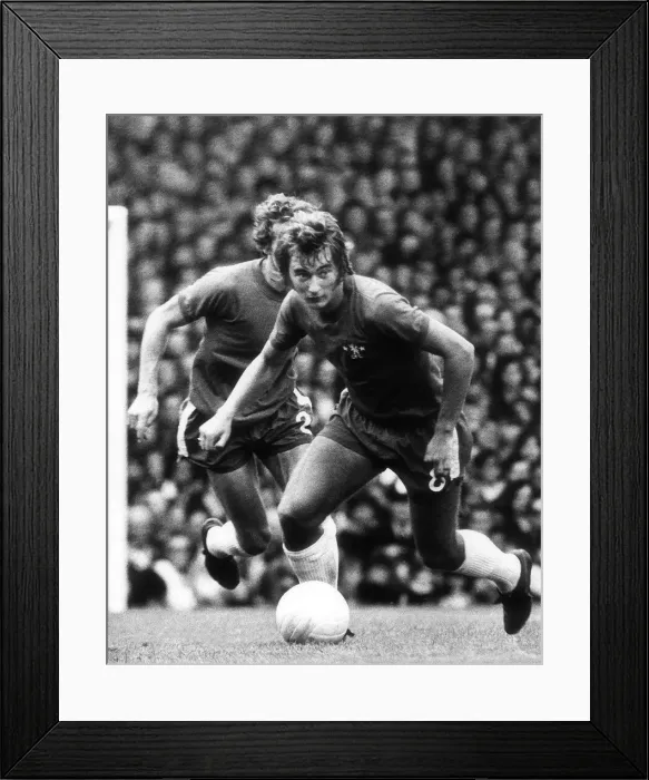 Framed Print : Chelseas Alan Hudson in action against Arsenal August 1971 Framed Print : Chelseas Alan Hudson in action against Arsenal August 1971