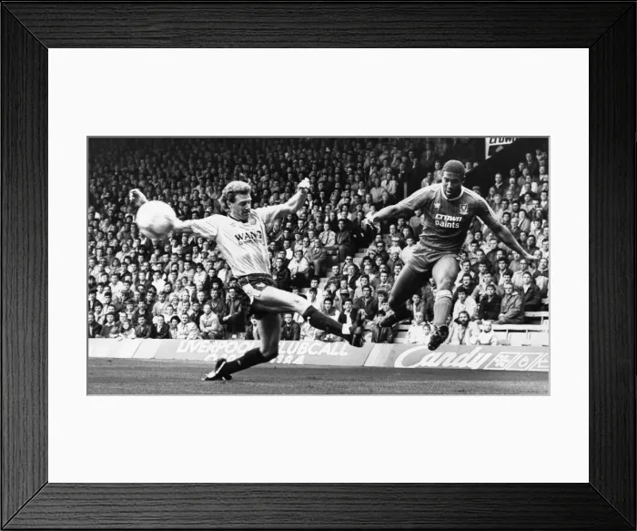 Framed Print : English League Division One match at Anfield. Liverpool 2 v Oxford United 0 Framed Print : English League Division One match at Anfield. Liverpool 2 v Oxford United 0