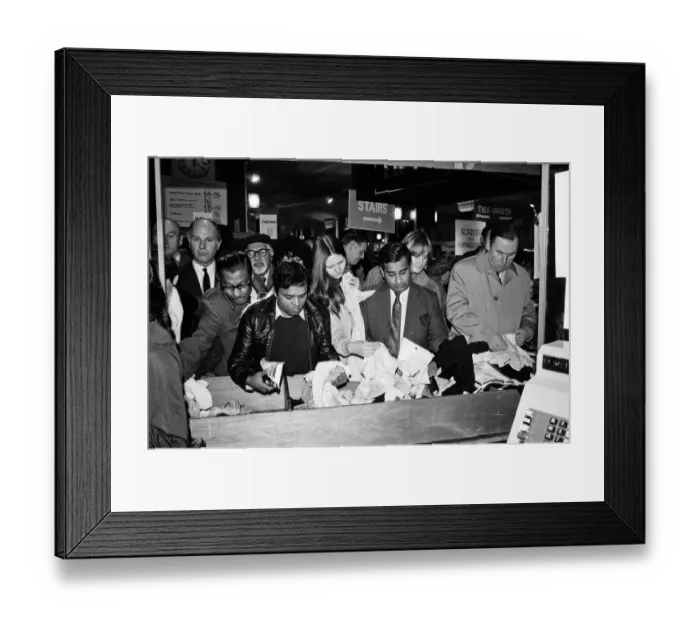 Framed Print : Harrods was besieged today on the last day of their sale Framed Print : Harrods was besieged today on the last day of their sale
