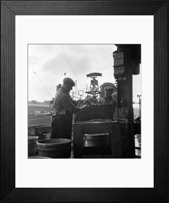 Framed Print : King George Dock, Hull. Mr Harry Kelsey (51, right) and Mr J Watson (49, left)