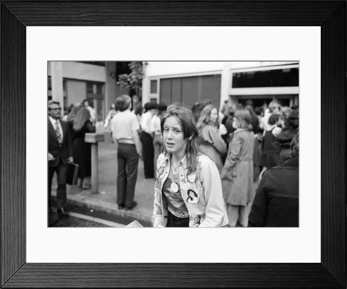 Framed Print : David Cassidy at Thames TV. The pavement outside the studio was crowded with his fans