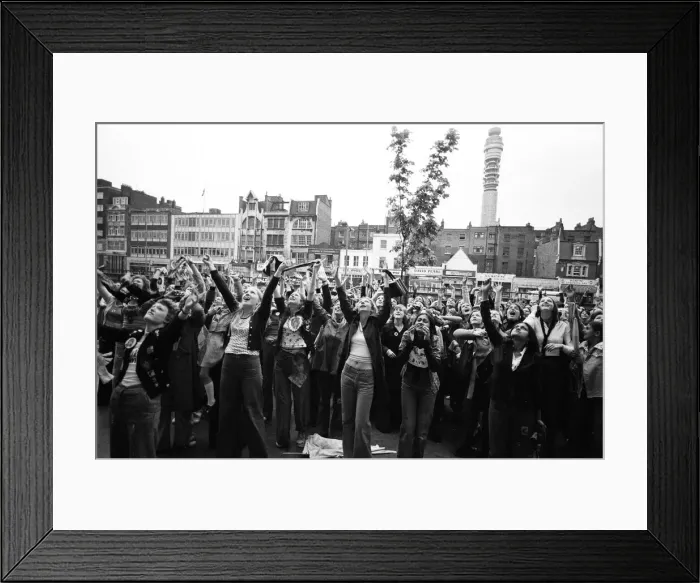 Framed Print : David Cassidy at Thames TV. The pavement outside the studio was crowded with his fans Framed Print : David Cassidy at Thames TV. The pavement outside the studio was crowded with his fans