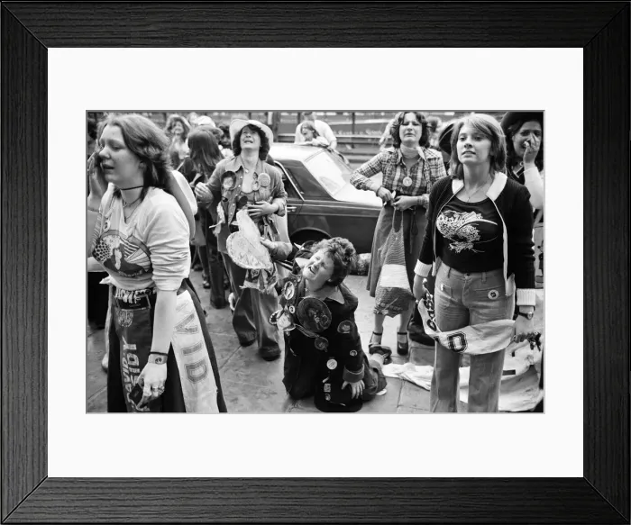 Framed Print : David Cassidy at Thames TV. The pavement outside the studio was crowded with his fans