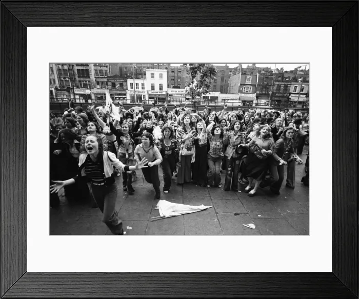Framed Print : David Cassidy at Thames TV. The pavement outside the studio was crowded with his fans Framed Print : David Cassidy at Thames TV. The pavement outside the studio was crowded with his fans