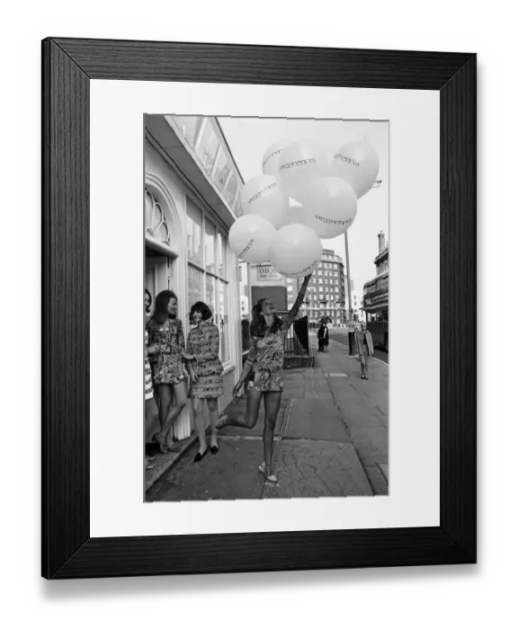 Framed Print : Charlotte Rampling opens the Jump Ahead'boutique. 15th June 1967 Framed Print : Charlotte Rampling opens the Jump Ahead'boutique. 15th June 1967