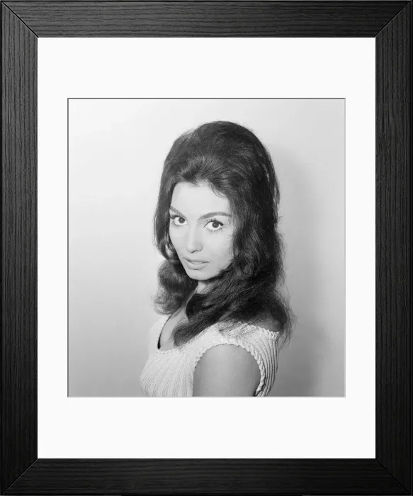 Framed Print : Rosanna Schiaffino, Italian actress, is interviewed by Mirror Journalist Donald Zec Framed Print : Rosanna Schiaffino, Italian actress, is interviewed by Mirror Journalist Donald Zec