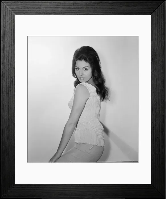 Framed Print : Rosanna Schiaffino, Italian actress, is interviewed by Mirror Journalist Donald Zec Framed Print : Rosanna Schiaffino, Italian actress, is interviewed by Mirror Journalist Donald Zec