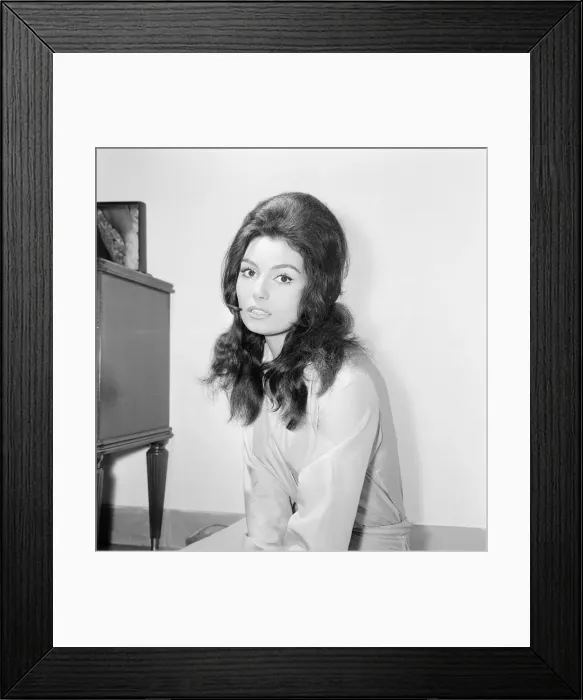 Framed Print : Rosanna Schiaffino, Italian actress, is interviewed by Mirror Journalist Donald Zec Framed Print : Rosanna Schiaffino, Italian actress, is interviewed by Mirror Journalist Donald Zec