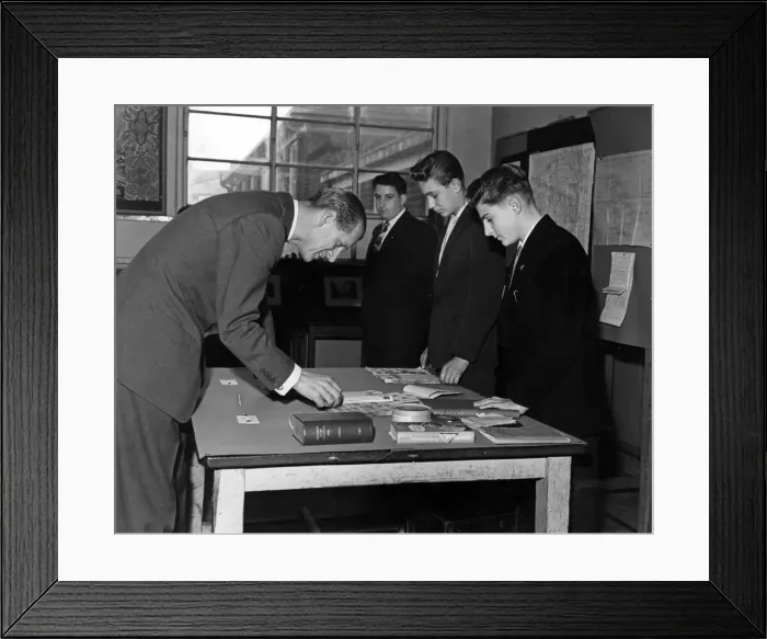 Framed Print : Prince Philip, Duke of Edinburgh visits Liverpool. At Morrison School