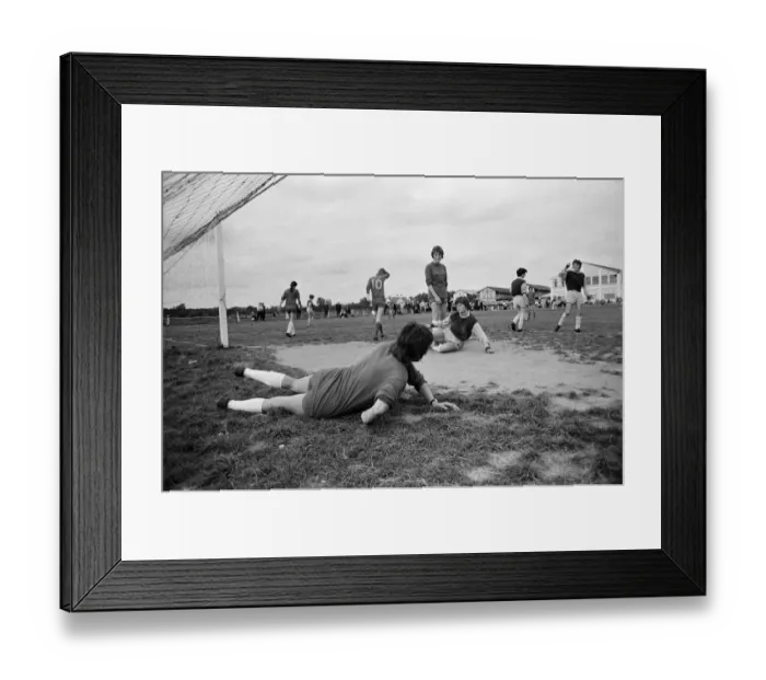 Framed Print : Ladies football match. Southampton Ladies v Beecham Belles from Berkshire