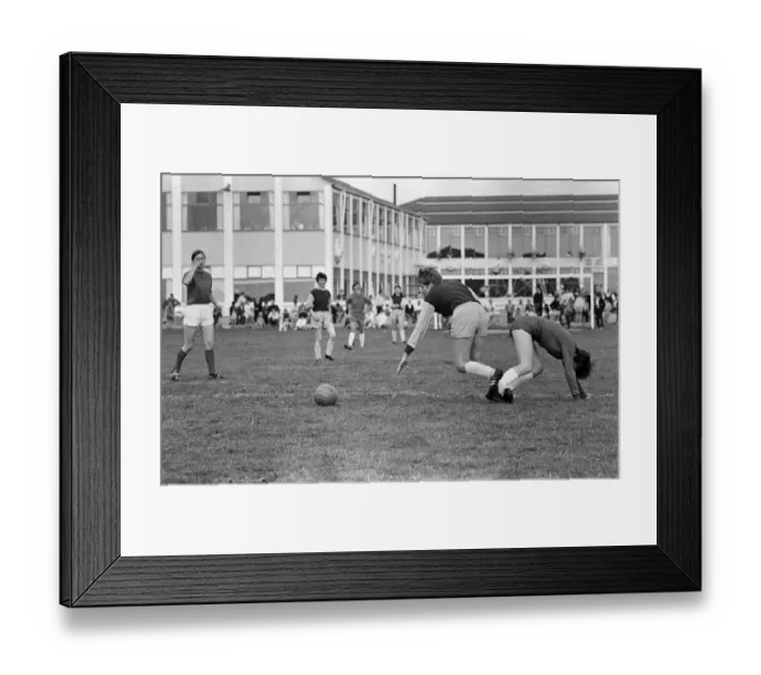 Framed Print : Ladies football match. Southampton Ladies v Beecham Belles from Berkshire Framed Print : Ladies football match. Southampton Ladies v Beecham Belles from Berkshire