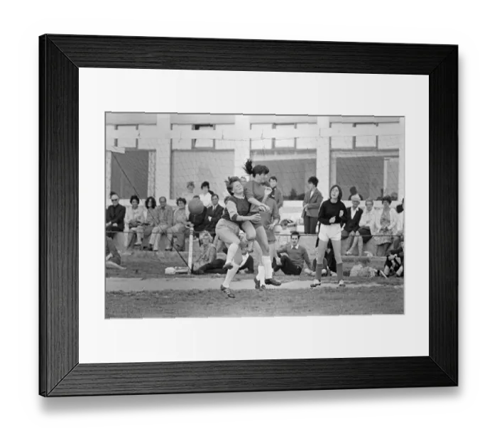 Framed Print : Ladies football match. Southampton Ladies v Beecham Belles from Berkshire