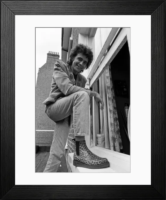 Framed Print : Singer and Actor David Essex. 30th August 1983 Framed Print : Singer and Actor David Essex. 30th August 1983