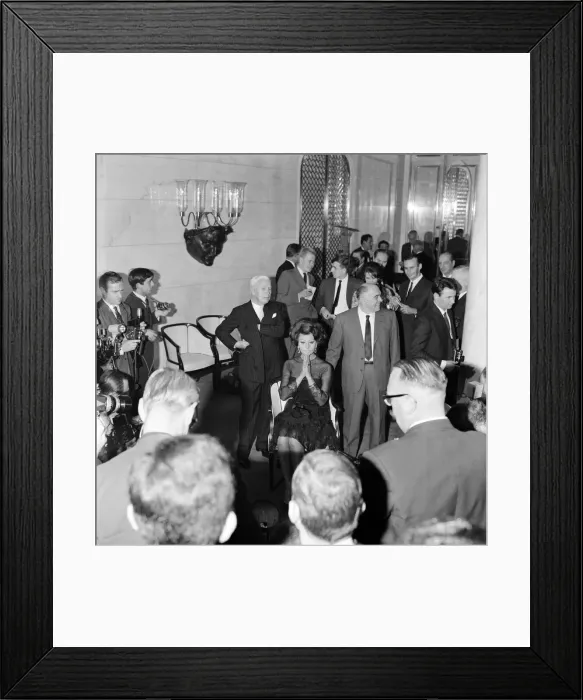Framed Print : Sophia Loren and Charlie Chaplin at a press conference at the Savoy Hotel, London Framed Print : Sophia Loren and Charlie Chaplin at a press conference at the Savoy Hotel, London