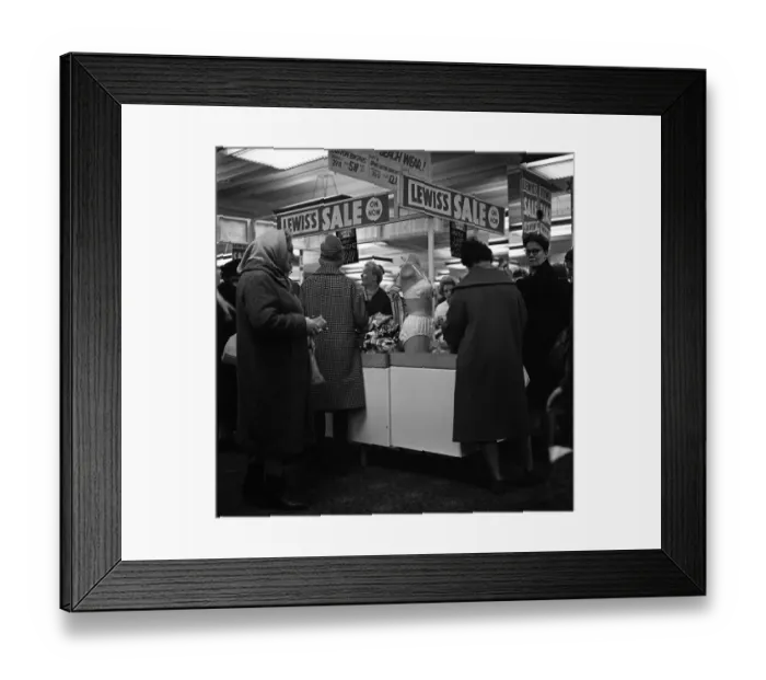Framed Print : January sales at Lewiss Department store in Manchester. 2nd January 1962