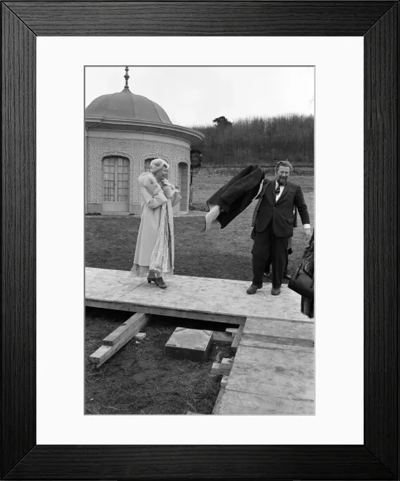 Framed Print : Sophia Loren during the filming of Lady L'at Castle Howard Framed Print : Sophia Loren during the filming of Lady L'at Castle Howard