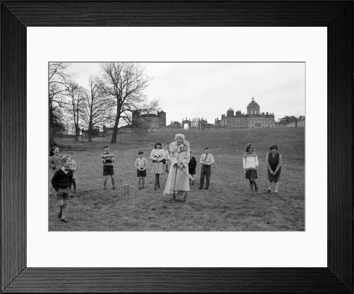 Framed Print : Sophia Loren during the filming of Lady L'at Castle Howard Framed Print : Sophia Loren during the filming of Lady L'at Castle Howard