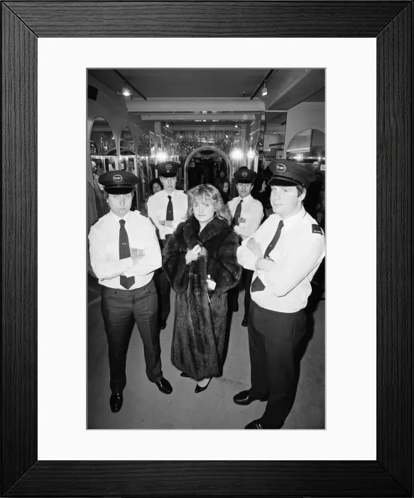 Framed Print : Harrods sale gets underway in Knightsbridge, London. Sara Ford wearing the £55 Framed Print : Harrods sale gets underway in Knightsbridge, London. Sara Ford wearing the £55