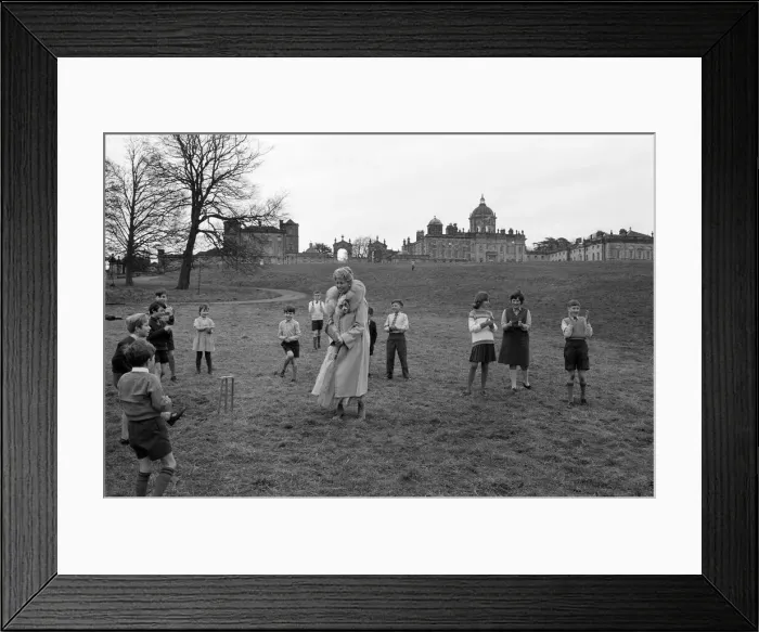 Framed Print : Sophia Loren during the filming of Lady L'at Castle Howard Framed Print : Sophia Loren during the filming of Lady L'at Castle Howard