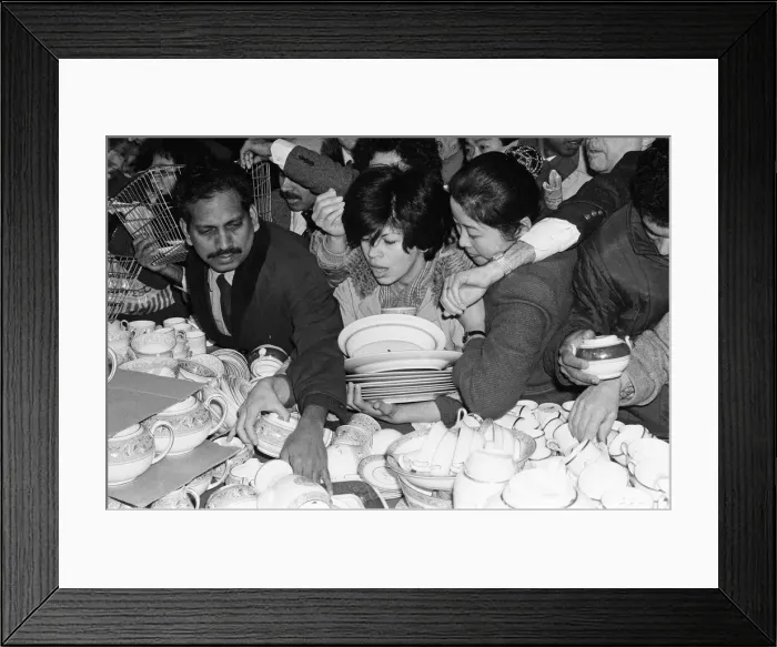 Framed Print : Harrods sale gets underway in Knightsbridge, London. A free-for-all in the crookery Framed Print : Harrods sale gets underway in Knightsbridge, London. A free-for-all in the crookery