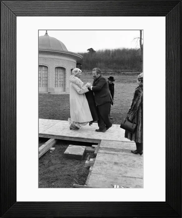 Framed Print : Sophia Loren during the filming of Lady L'at Castle Howard Framed Print : Sophia Loren during the filming of Lady L'at Castle Howard