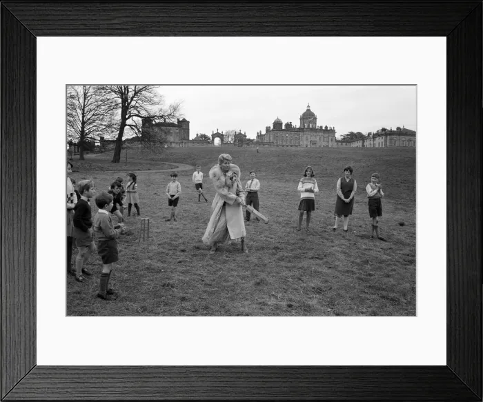 Framed Print : Sophia Loren during the filming of Lady L'at Castle Howard