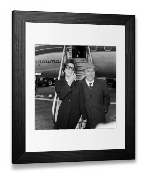 Framed Print : Sophia Loren and Carlo Ponti arriving at London Airport. 11th April 1966