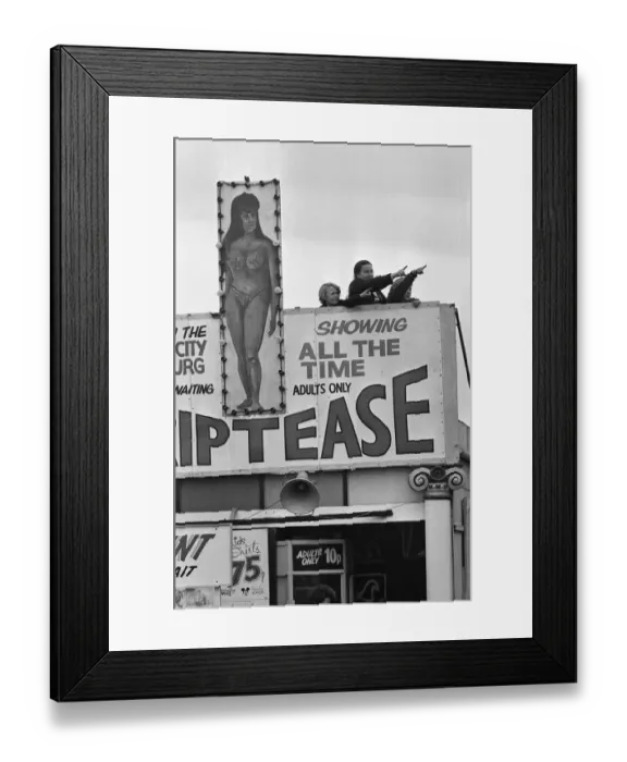 Framed Print : Blackpool came to a standstill as Concorde flew over. Every vantage point was occupied