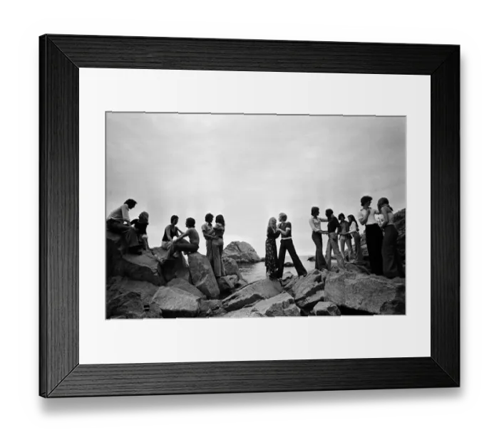 Framed Print : The love bus, romantic British boys and girls are enjoying Spains hottest nights out Framed Print : The love bus, romantic British boys and girls are enjoying Spains hottest nights out