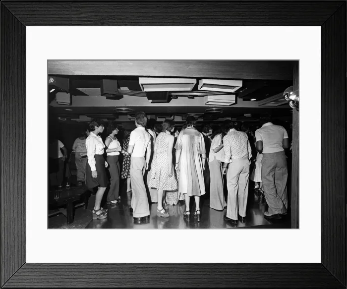 Framed Print : The love bus, romantic British boys and girls are enjoying Spains hottest nights out Framed Print : The love bus, romantic British boys and girls are enjoying Spains hottest nights out