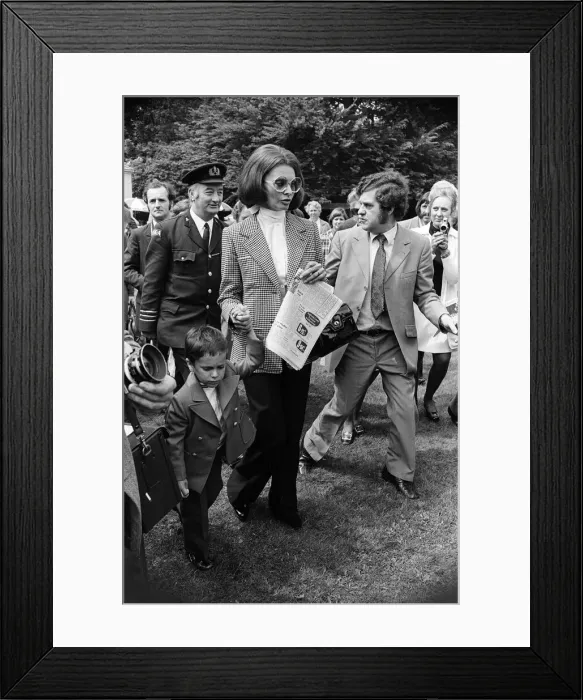 Framed Print : Sophia Loren and her son, Carlo Ponti Jr. visit the West Midlands Safari Park at Bewdley Framed Print : Sophia Loren and her son, Carlo Ponti Jr. visit the West Midlands Safari Park at Bewdley