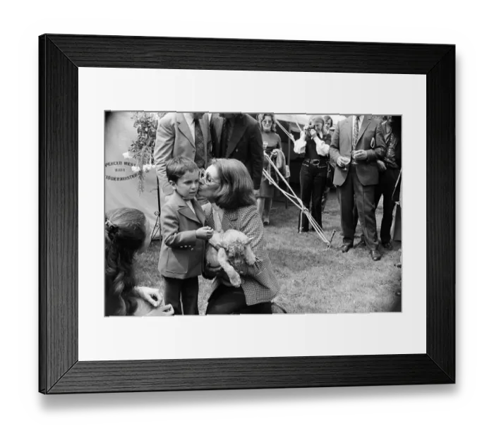 Framed Print : Sophia Loren and her son, Carlo Ponti Jr. visit the West Midlands Safari Park at Bewdley