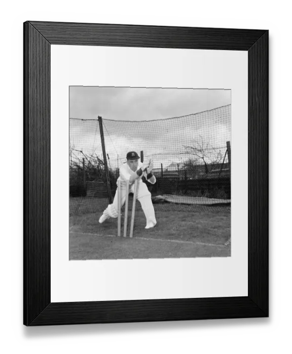 Framed Print : Essex Cricket Team Photocall at the Old Blue Rugby Football Club, Fairlop, Essex Framed Print : Essex Cricket Team Photocall at the Old Blue Rugby Football Club, Fairlop, Essex