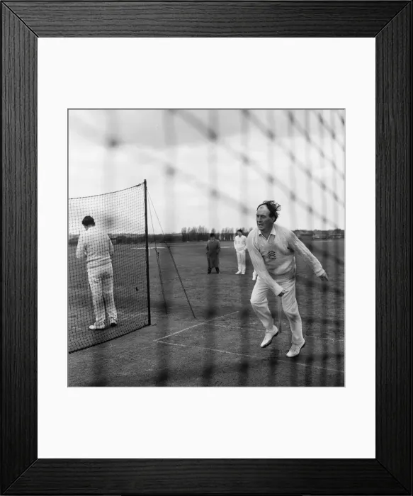 Framed Print : Essex Cricket Team Photocall at the Old Blue Rugby Football Club, Fairlop, Essex Framed Print : Essex Cricket Team Photocall at the Old Blue Rugby Football Club, Fairlop, Essex