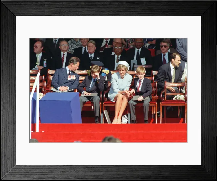 Framed Print : Prince Charles, Prince William, Diana Princess of Wales holding the hand of her son Framed Print : Prince Charles, Prince William, Diana Princess of Wales holding the hand of her son