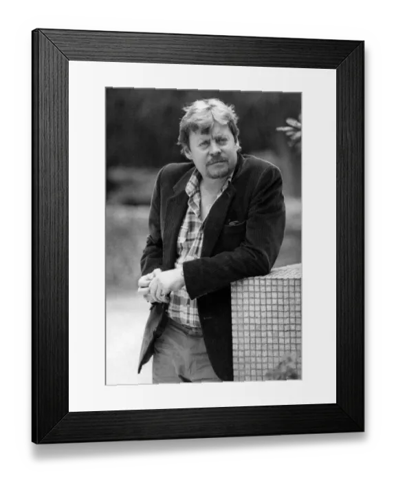 Framed Print : Hywel Bennett, the actor who can switch with ease from Shakespeare to lovable layabout