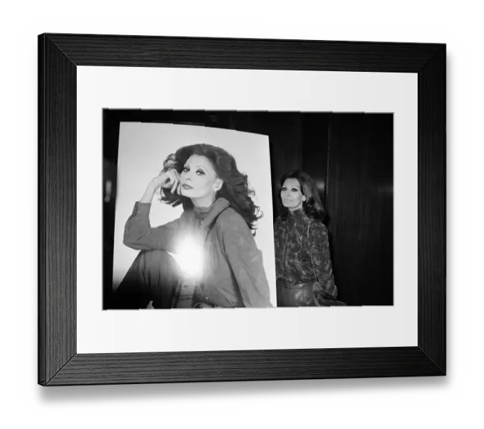 Framed Print : Sophia Loren pictured in London, promoting her new perfume Sophia Framed Print : Sophia Loren pictured in London, promoting her new perfume Sophia