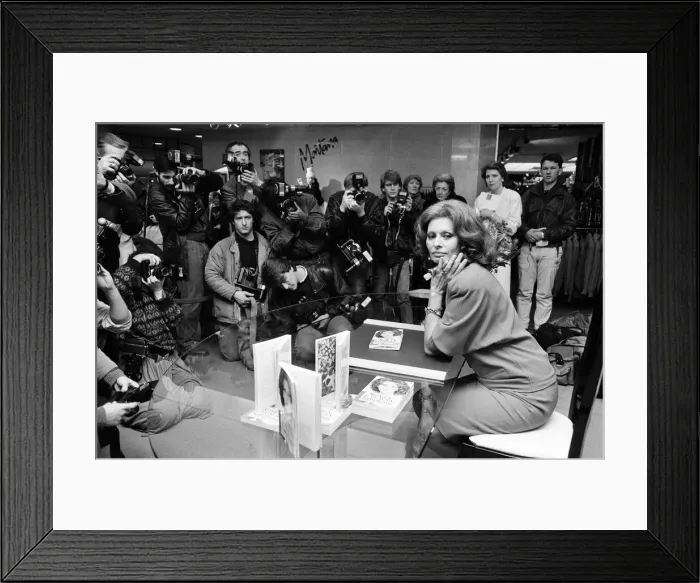 Framed Print : Actress Sophia Loren at Harvey Nichols store in Knightsbridge Framed Print : Actress Sophia Loren at Harvey Nichols store in Knightsbridge
